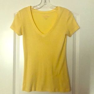 XS Lilly Pulitzer v-neck t-shirt